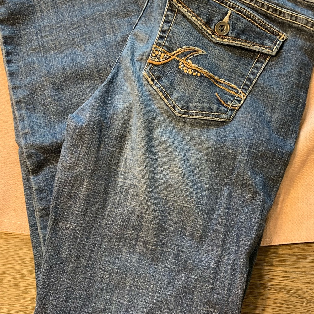 Ladies Stylish Blue Denim Jeans. Nice condition! Aura brand!